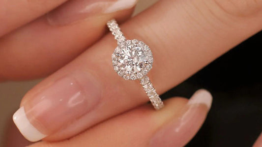 Does Moissanite Lose Sparkle?